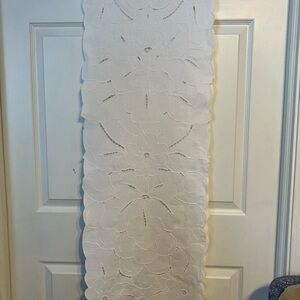 Elegant White Floral Table Runner